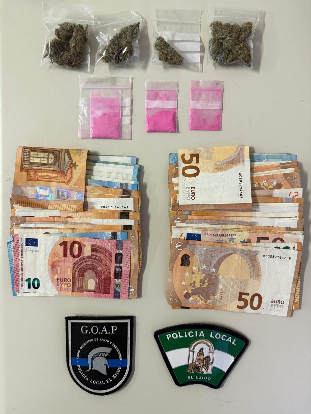 El GOAP incauta marihuana, cocaína rosa y cerca de 3.000 euros a un 'camello' en El Ejido