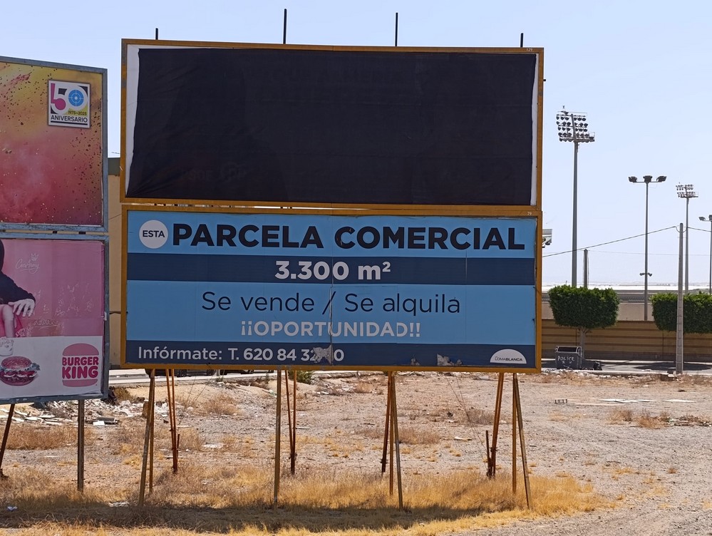 IU El Ejido denuncia vallas publicitarias que podrían incitar al odio: “El Ejido no puede retroceder 25 años”