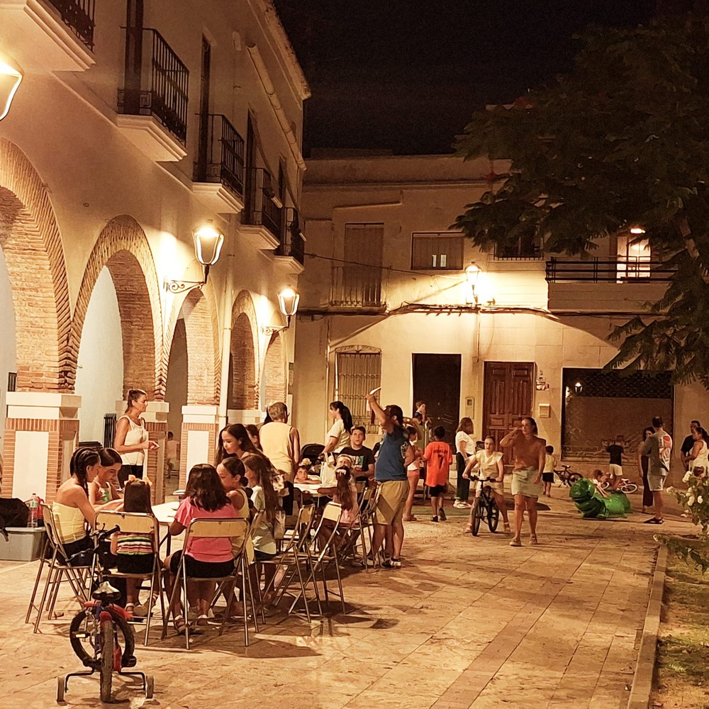 Numerosas familias de Dalías disfrutan de noches de arcade